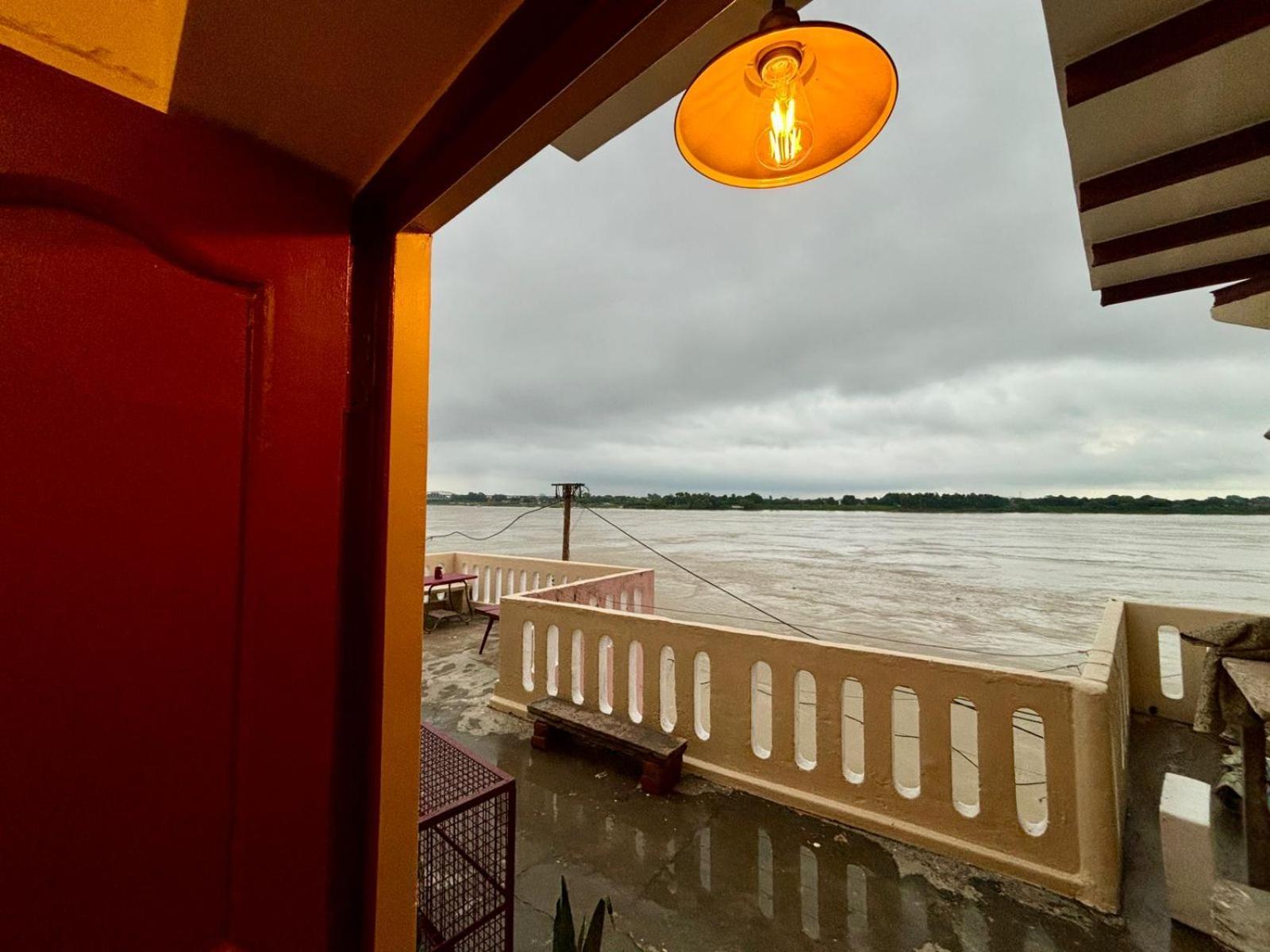 Vintage River Homestay Варанаси Экстерьер фото